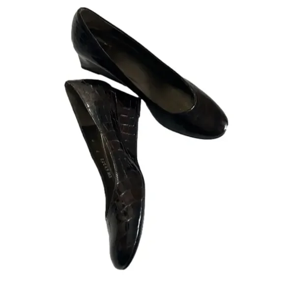 (7) Stuart Weitzman brown faux gator shoes made in Spain - Picture 3 of 8